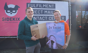 Theater Naat Piek heeft Sidekix als nieuwe sponsor voor haar drukwerk.