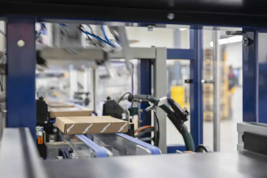 Verpakkingsproces bij Sidekix fulfilment productielijn