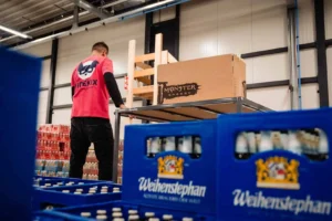Sidekix fulfilment medewerker bezig met campagne-uitvoering