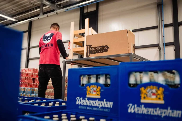 Sidekix fulfilment medewerker bezig met campagne-uitvoering