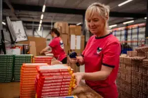 Sidekix fulfilment medewerker bezig met campagne-uitvoering