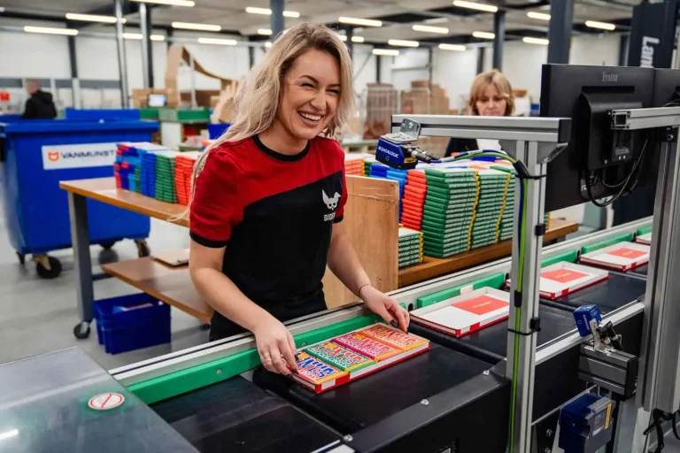 Sidekix fulfilment medewerker bezig met campagne-uitvoering