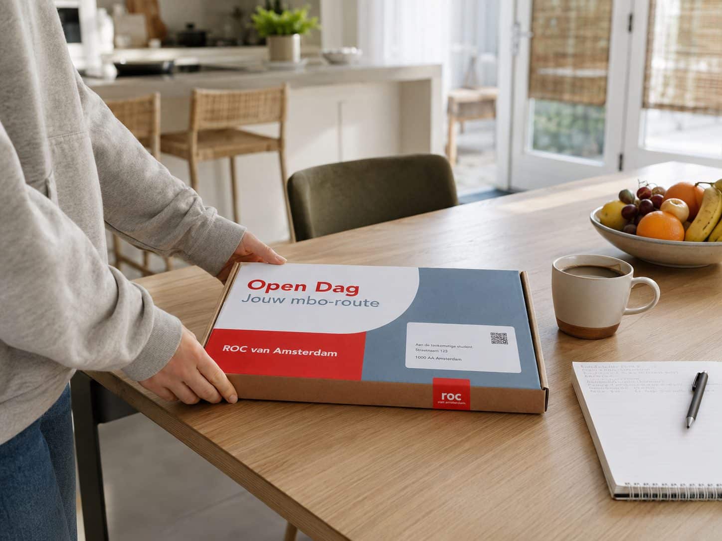 Fysieke mailing Open Dag ROC van Amsterdam op de keukentafel