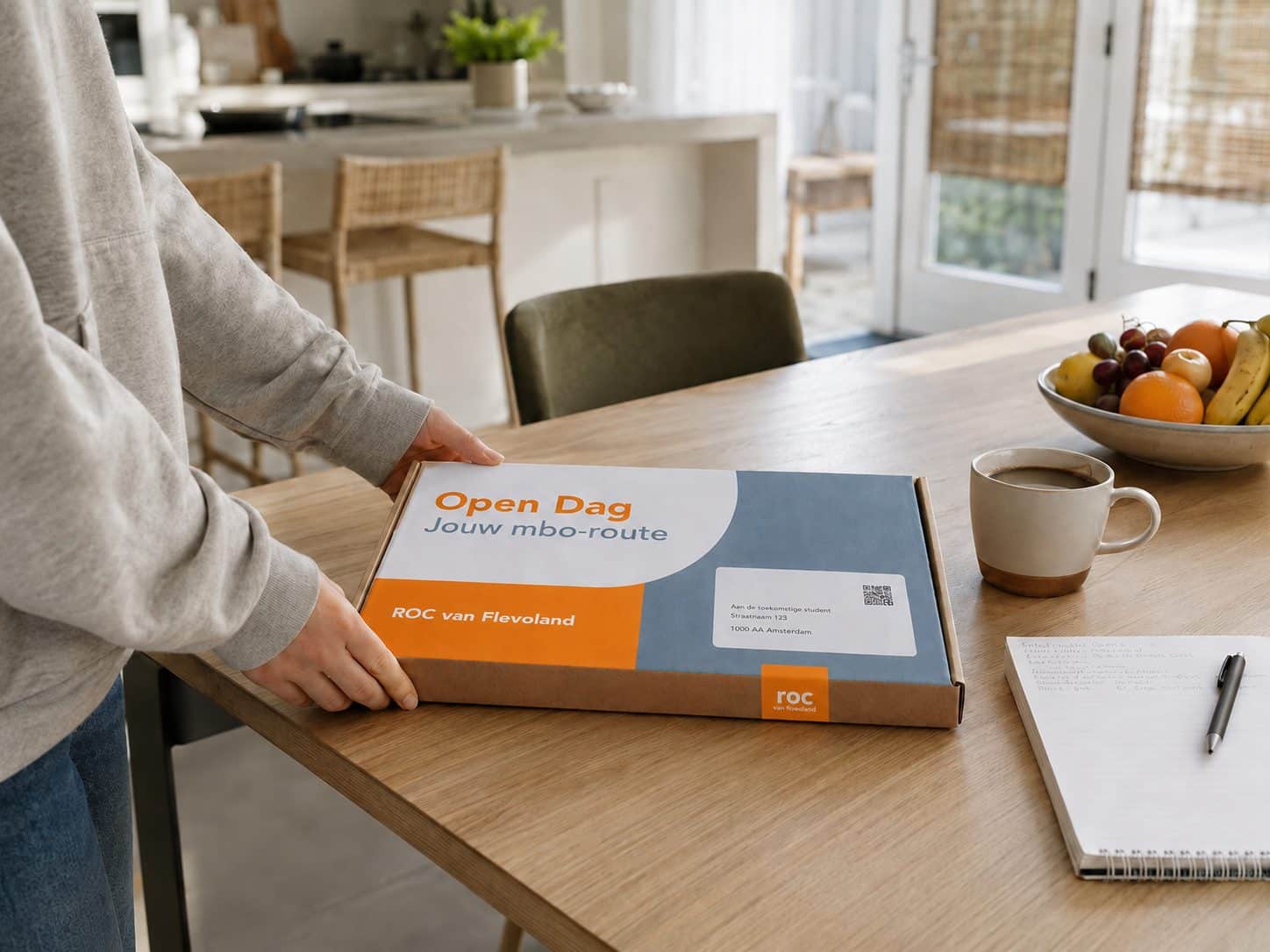 Fysieke mailing Open Dag ROC van Flevoland op de keukentafel