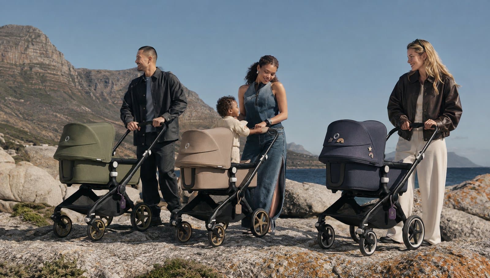 Foto: drie gezinnen met gepersonaliseerde Bugaboo-kinderwagens, waaronder eentje met limited-edition patches op de kap